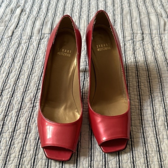 Stuart Weitzman Shoes - 😊Stuart Weitzman Womens Metallic Pink Patent Leather Open Toe Pumps size…